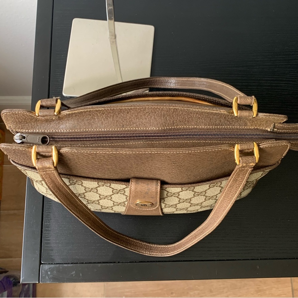 (25) GUCCI 80s Shoulder Bag - Picture 12 of 13